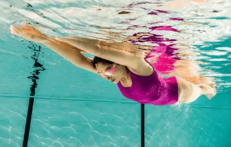 零基础游泳速成课：3小时掌握四大泳姿技巧