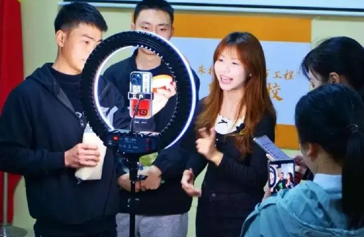 普通人直播创业课程：提升沟通逻辑与直播间留人能力