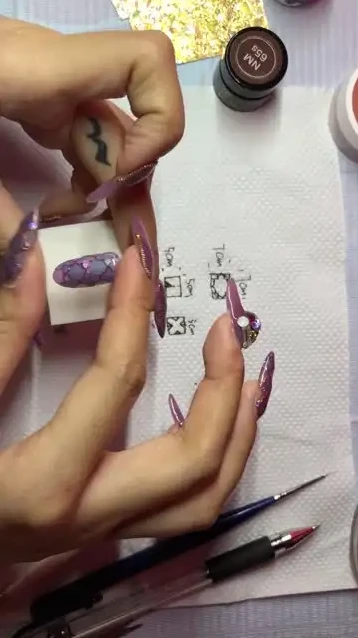 美甲全攻略：从基础到高级的详细教程