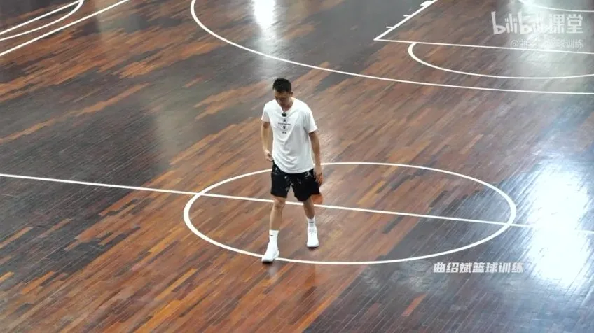 曲绍斌篮球攻击技巧60练:从基础到实战