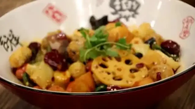 麻辣香锅制作全攻略：从香料调配到炒制一步到位