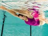 零基础游泳速成课：3小时掌握四大泳姿技巧