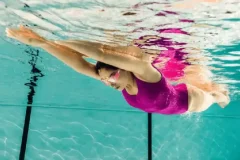 零基础游泳速成课：3小时掌握四大泳姿技巧