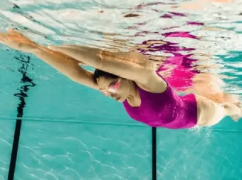 零基础游泳速成课：3小时掌握四大泳姿技巧