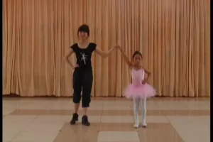 幼儿园大班创新集体舞8节视频课程