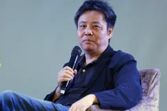 余华新作《卢克明的偷偷一笑》