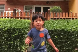 《20天亲子手机摄影：轻松捕捉孩子成长每一刻》