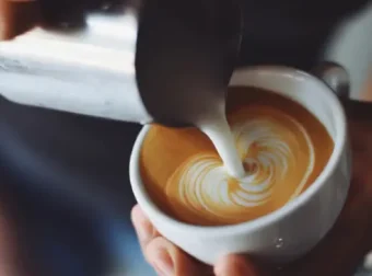 专业咖啡师教学：咖啡设备与花式咖啡制作课程