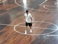 曲绍斌篮球攻击技巧60练：从基础到实战