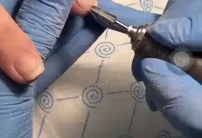 《美甲全技能速成：从基础到高级创意设计》