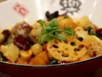 麻辣香锅制作全攻略：从香料调配到炒制一步到位