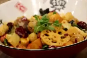 麻辣香锅制作全攻略：从香料调配到炒制一步到位