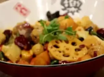 麻辣香锅制作全攻略：从香料调配到炒制一步到位